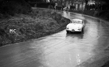 Juan Fernández (Porsche 356 Carrera 2 GT). Sant Cugat–Tibidabo 1963 (Foto: Mario Chavalera)